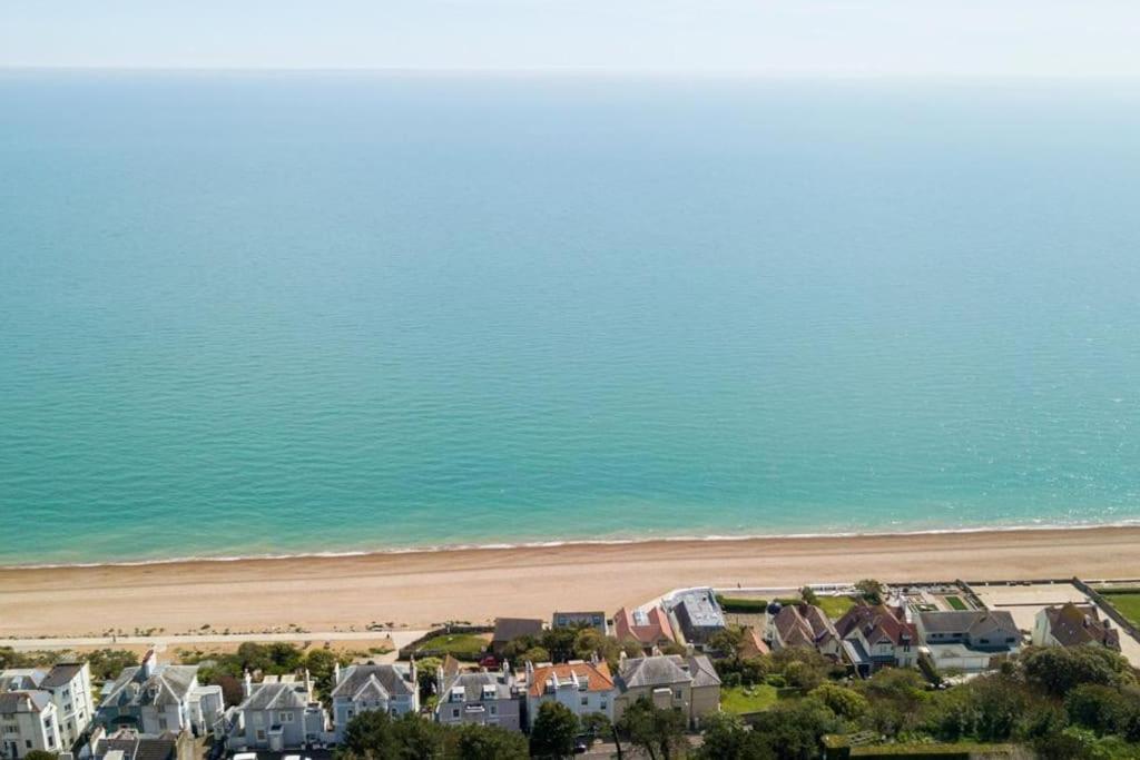 The Luxury Beach Property - Oceanbreeze Sandgate Ngoại thất bức ảnh