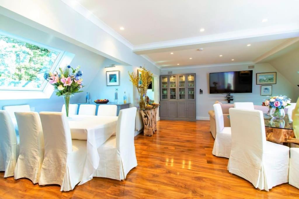 The Luxury Beach Property - Oceanbreeze Sandgate Ngoại thất bức ảnh