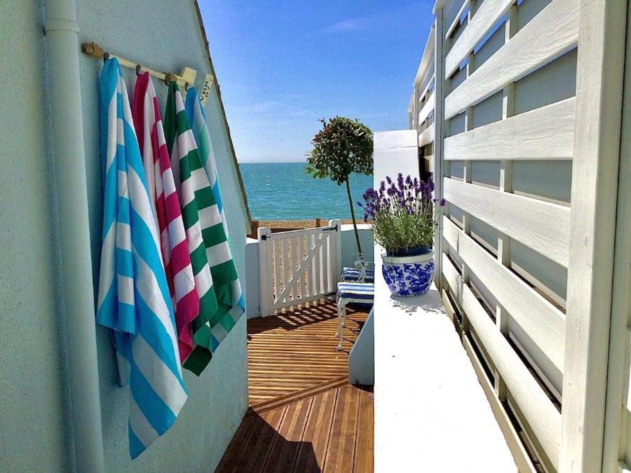 The Luxury Beach Property - Oceanbreeze Sandgate Ngoại thất bức ảnh