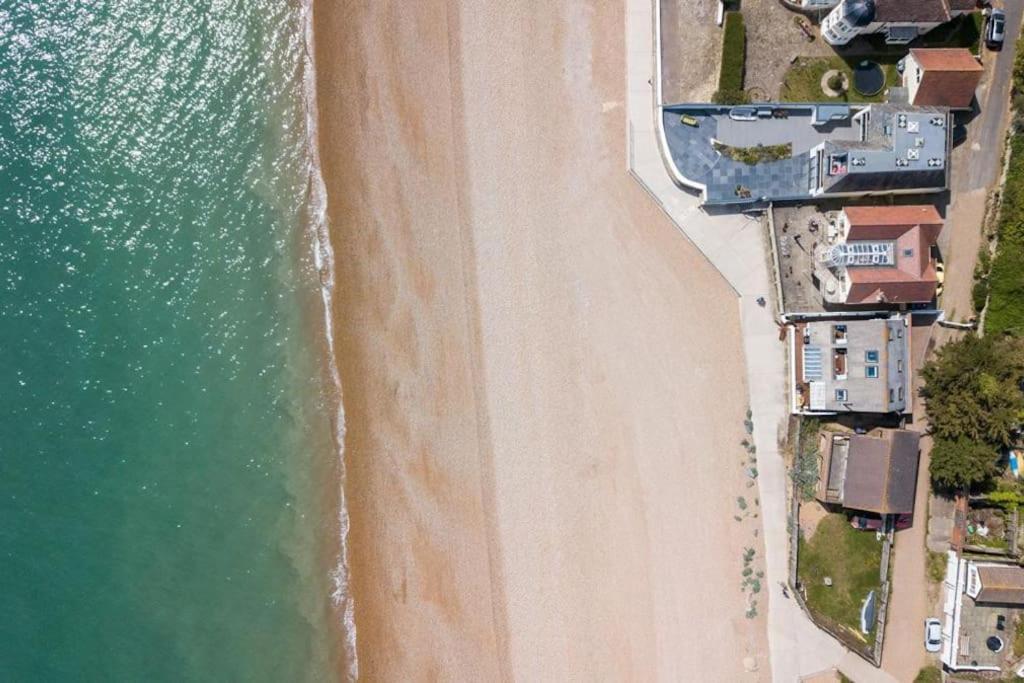 The Luxury Beach Property - Oceanbreeze Sandgate Ngoại thất bức ảnh